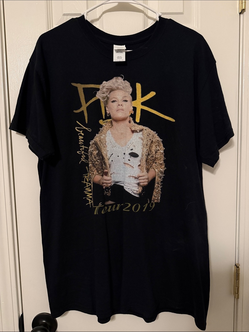 Pink 2019 Beautiful Trauma Tour T-shirt - Adult Large